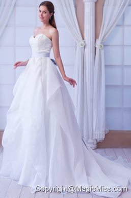 Romantic A-line Sweetheart Court Train Organza Appliques Wedding Dress
