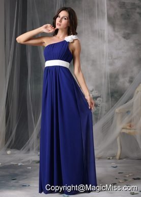 Modest Royal Blue and White Empire One Shoulder Prom Dress Chiffon Handle Flowers Floor-length