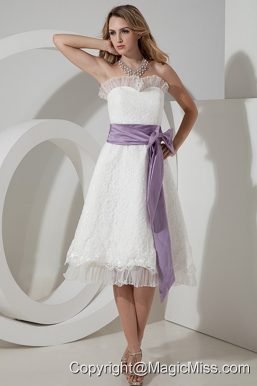 Elegant A-line / Princess Strapless Tea-length Lace Bow Wedding Dress