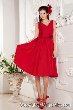 Red A-line V-neck Knee-length Taffeta Hand Made Flowers Prom / Homecoming Dress