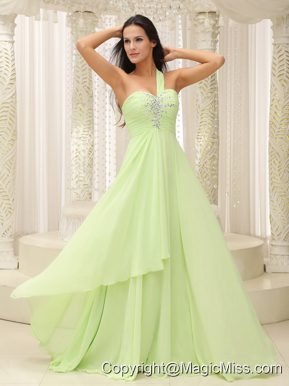 Yellow Green One Shoulder and Ruched Bodice Beaded Decorate Bust For 2013 Prom Dress