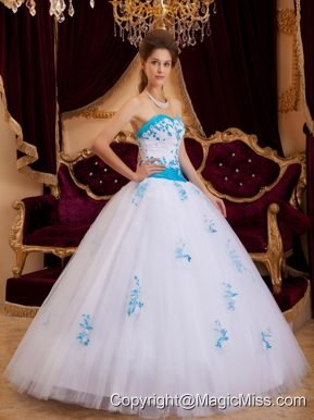 White A-line / Princess Sweetheart Floor-length Tulle Appliques Quinceanera Dress