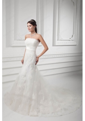Clasp Handle A-line Strapless Lace Wedding Dress with Chapel Train