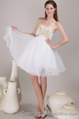 White A-line / Princess Sweetheart Knee-length Organza Beading Prom Dress