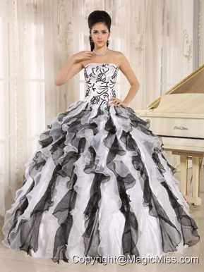 2013 Multi-color Embroidery Ruffles Quinceanera Gowns With Strapless