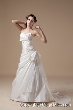 Elegant A-line Sweetheart Brush Train Taffeta Appliques Wedding Dress