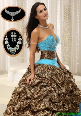 2016 Cheap Sweetheart Quinceanera Dresses with Beading and Pick Ups