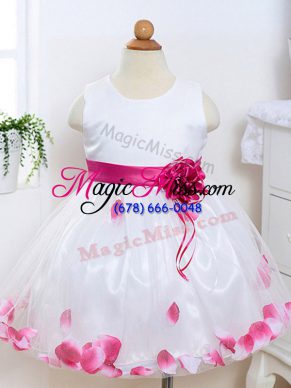 Customized Knee Length Zipper Little Girls Pageant Gowns White for Wedding Party with Appliques and Hand Made Flower