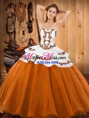 Sleeveless Floor Length Embroidery Lace Up Ball Gown Prom Dress with Orange Red