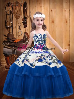 Sleeveless Floor Length Embroidery Lace Up Girls Pageant Dresses with Blue