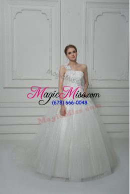 Popular Sleeveless Tulle Brush Train Lace Up Wedding Gowns in White with Beading and Lace and Hand Made Flower