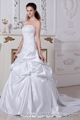 Elegant A-line / Princess Strapless Court Train Taffeta Embroidery Wedding Dress