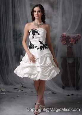 Lovely A-line Strapless Knee-length Appliques and Ruch Wedding Dress