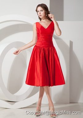 Red A-Line / Princess V-Neck Tea-length Taffeta Bridesmaid Dress