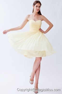 Light Yellow Empire Sweetheart Knee-length Chiffon Pleats Prom Dress