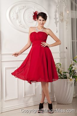 Red A-line / Princess Sweetheart Knee-length Chiffon Ruch Bridesmaid Dress
