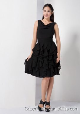 Gorgeous Black A-line V-neck Knee-length Ruffles Bridesmaid Dress Chiffon