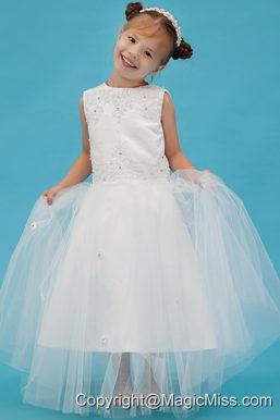 White A-line Scoop Floor-length Tulle Appliques Flower Girl Dress