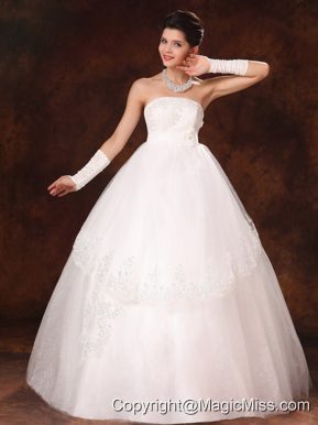 Designer Ball Gown Strapless Appliques And Hand Made Flower Church Wedding Dress For 2013 Custom Made