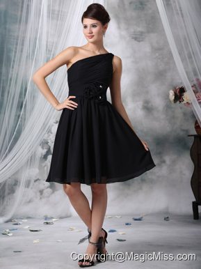 Black A-Line / Princess One Shoulder Knee-length Chiffon Handle-Made Flowers Prom Dress