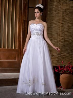 Fashionbale A-line Sweetheart Floor-length Taffeta and Tulle Appliques and Ruch Wedding Dress