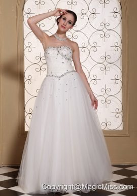 Beaded Bodice Tulle Lovely A-line Wedding Dress For 2013 Strapless and Floor-length Gown