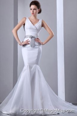 Fashionbale Mermaid V-neck Court Train Satin and Organza Bow Wedding Dress