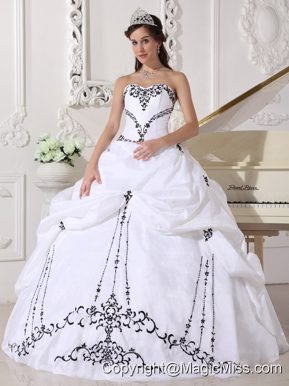 White Ball Gown Sweetheart Floor-length Satin and Taffeta Embroidery Quinceanera Dress