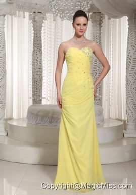 Chiffon Yellow Sweetheart Prom Dress For Greaduation With Ruched Beading Decorate