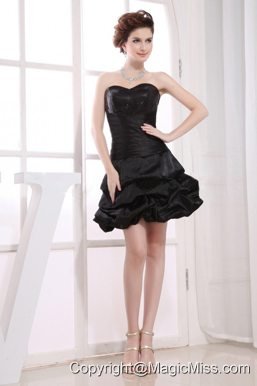 Sweetheart Neckline A-line Pick-ups Black Taffeta Mini-length 2013 Prom Dress