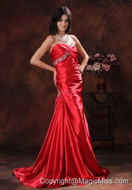 Sun City Arizona A-line Red Sweetheart Evening Dress With Brush Train Beaded Decotare On Satin