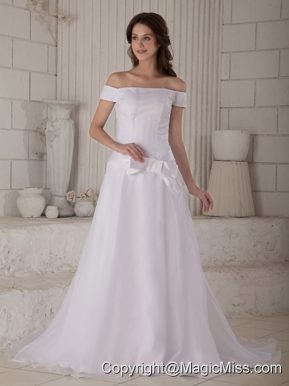 Cheap A-line / Princess Off The Shoulder Court Train Organza Wedding Dress