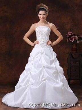 Embroidery Bodice and Appliques For 2013 Wedding Dress With Strapless
