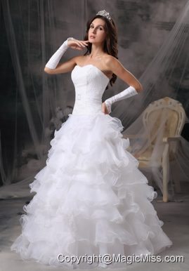 Fashionable A-Line / Princess Sweetheart Floor-length Organza Ruffles Wedding Dress