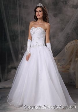 Elegant A-Line / Princess Sweetheart Floor-length Organza Beading Wedding Dress