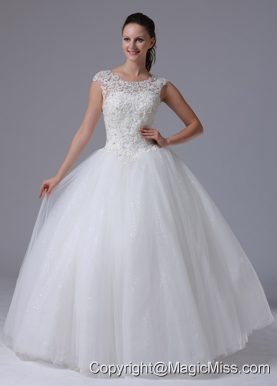 2013 A-line Scoop Wedding Dress With Appliques Decorate Bust Tull