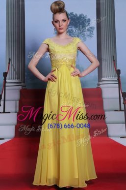 Best Scalloped Short Sleeves Floor Length Beading and Appliques and Pleated Side Zipper Prom Gown with Light Yellow