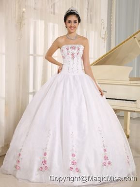2013 White Embroidery Quinceanera Dress For Custom Made In Kahului City Hawaii