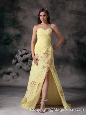 Yellow Column / Sheath Sweetheart Floor-length Chiffon Beading Prom Dress