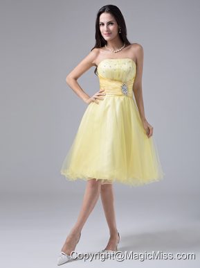 2013 Light Yellow Sweet Prom Cocktial Dress With Beaded Decorate and Ruch Strapless Organza