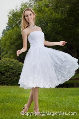 White A-Line / Princess Strapless Knee-length Chiffon and Lace Ruch Wedding Dress