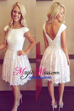Fashionable White A-line Scoop Cap Sleeves Lace Knee Length Zipper Lace Prom Homecoming Dress