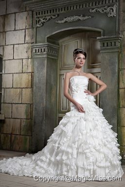 Exquisite A-line Strapless Chapel Train Organza and Taffeta Hand Made Flowers Wedding Dress