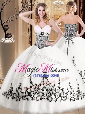 Exceptional White Ball Gowns Embroidery Quince Ball Gowns Lace Up Tulle Sleeveless Floor Length