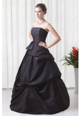 Strapless A Line Black Taffeta Ruching Decorate Quinceanera Dress