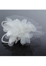 2015 Romantic Feather Pearl Tulle White Fascinators