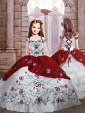 Sleeveless Floor Length Embroidery and Ruffled Layers Lace Up Kids Formal Wear with White And Red