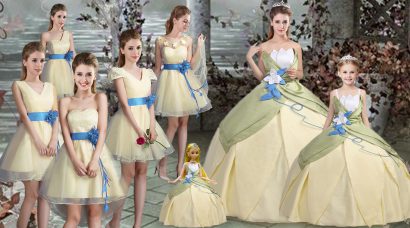 Scalloped Sleeveless Lace Up Ball Gown Prom Dress Light Yellow Satin