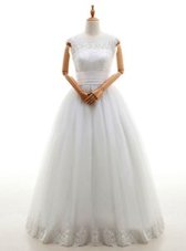 New Arrival Tulle Scoop Sleeveless Lace Up Lace Wedding Gown in White