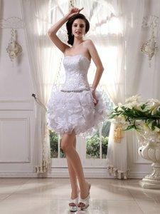 Delicate Knee Length Zipper Homecoming Dress White and In for Prom and Party with Beading and Ruffles